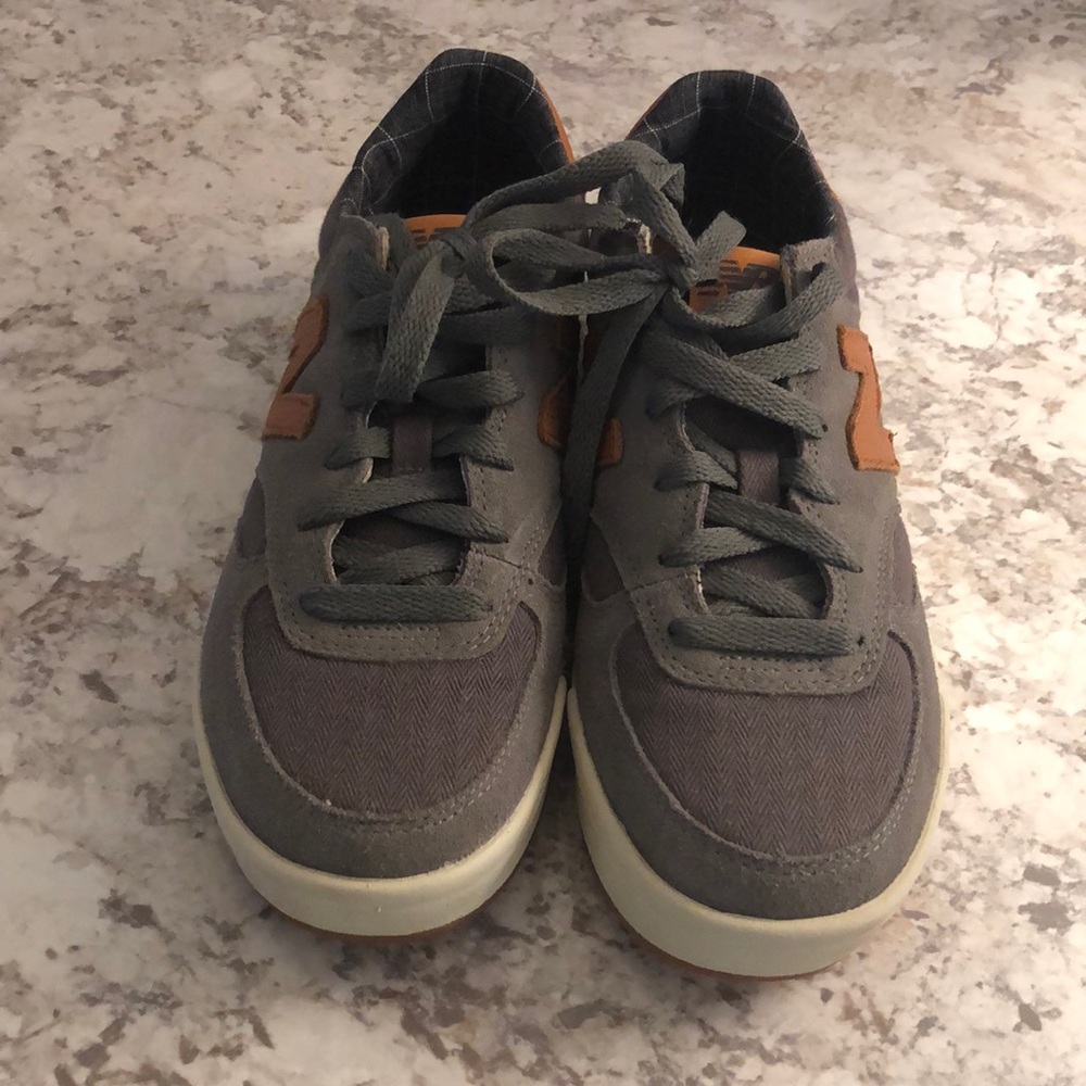 new Balance size 8.5 tennis shoes gray